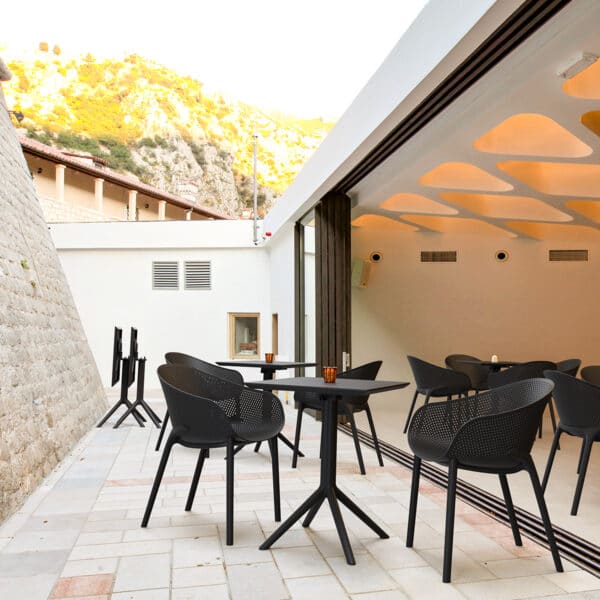 Flotte sorte udendørs cafe møbler til have og terrasse