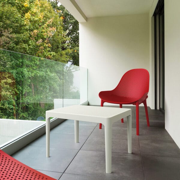 Lovely red outdoor lounge chair